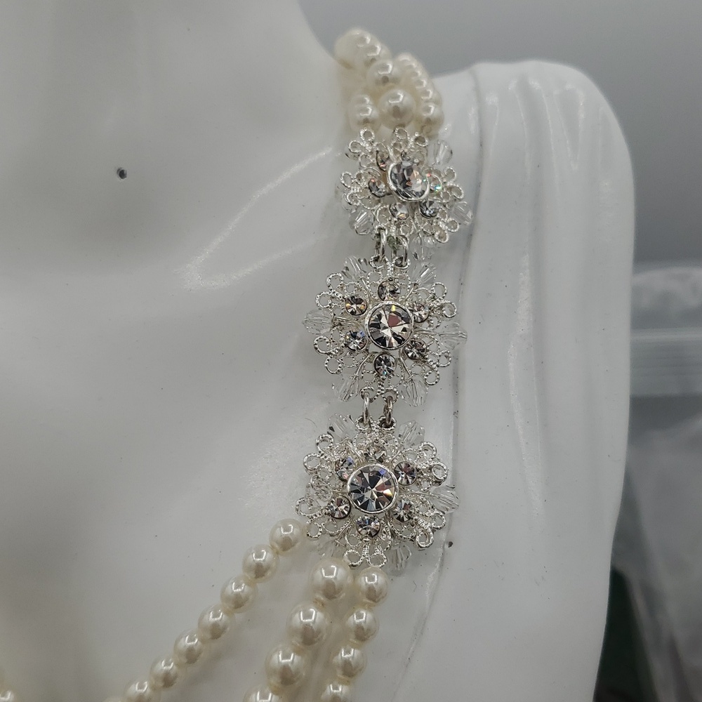 Elegant triple-strand faux pearl necklace featuring crystal accent 20 Inch N3705 - Picture 3 of 3